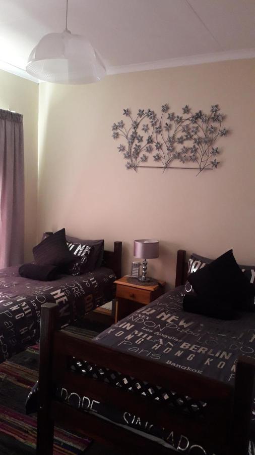 Pride Rock Accommodation มิดเดิลเบิร์ก ภายนอก รูปภาพ