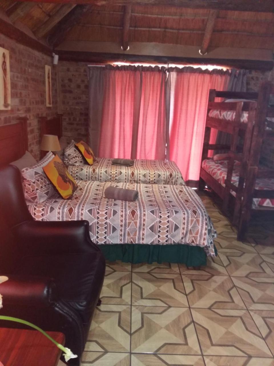 Pride Rock Accommodation มิดเดิลเบิร์ก ภายนอก รูปภาพ