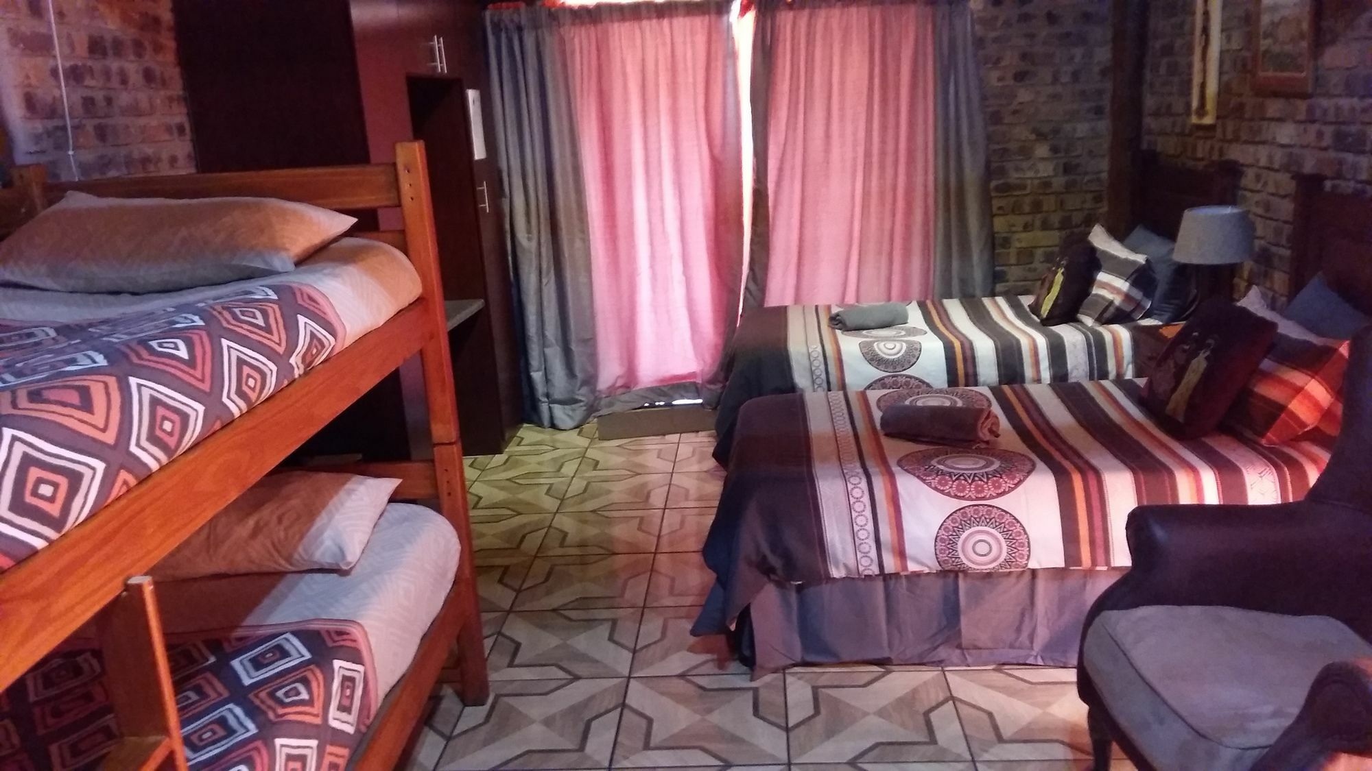 Pride Rock Accommodation มิดเดิลเบิร์ก ภายนอก รูปภาพ